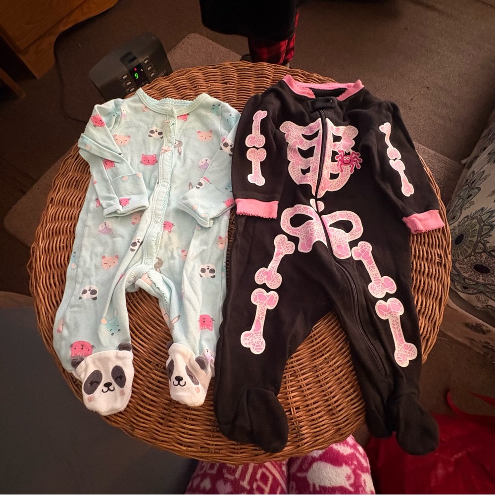 19 Piece Bundle of Newborn and 0-3 Baby Girl Clothing - Picture 8 of 16